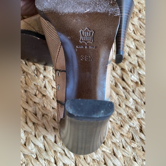 EUC GIANFRANCO FERRE HEELS 36.5 - Picture 9 of 10